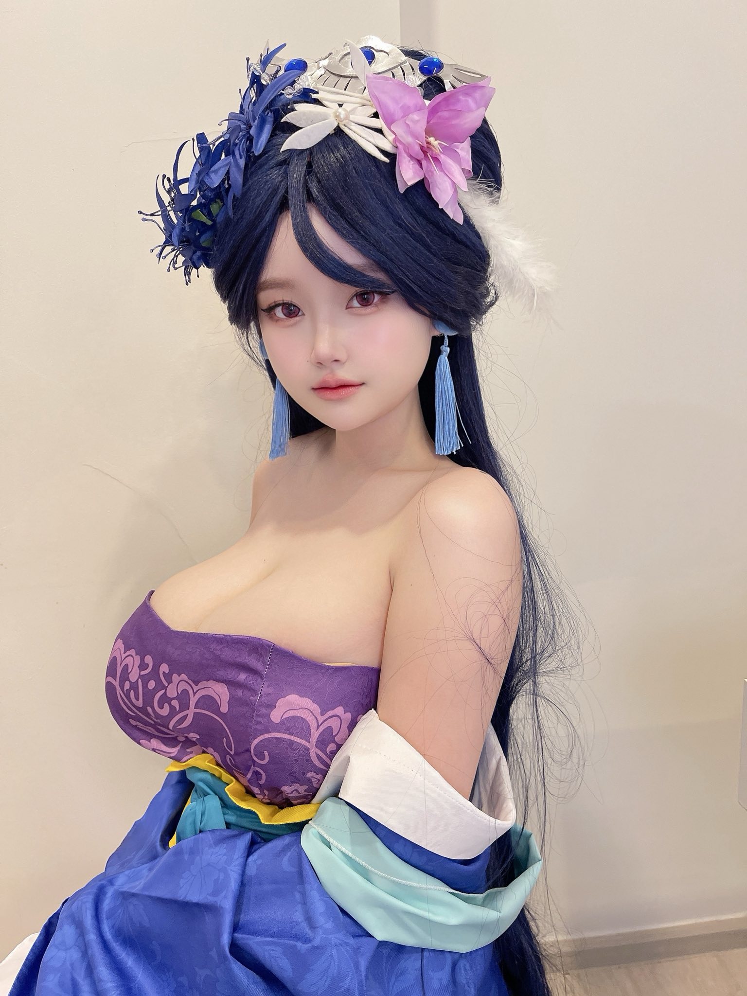 Innocent-Looking Cosplayer Shocks Fans with Bold Looks 6 5560290038104478614020038704762657921838823n 1758951170449184003402 1759020308825 1759020309009242008604