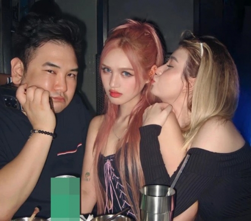 Sunna Shares Close Selfie with Xemesis After Divorce News 4 ban than bi on la tieu tam xoai non len tieng2 1718065049 1757822487795504093136 1757825262891 1757825263041136865551