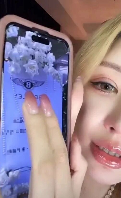 Streamer Exposes Fan’s Shameless Romance Scam 3 Streamer calls out fake Bentley owner