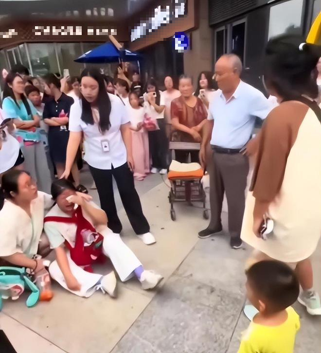 Young Woman Fakes Harassment by Elderly Man to Gain Views 1 edit urlhttp3a2f2fdingyuews126net2f20252f08302ff6c8d4ddj00t1swf50038d000t800w4m 1756693573999273056566 1756693590597544686675 1756698872387 17566988725371680906361