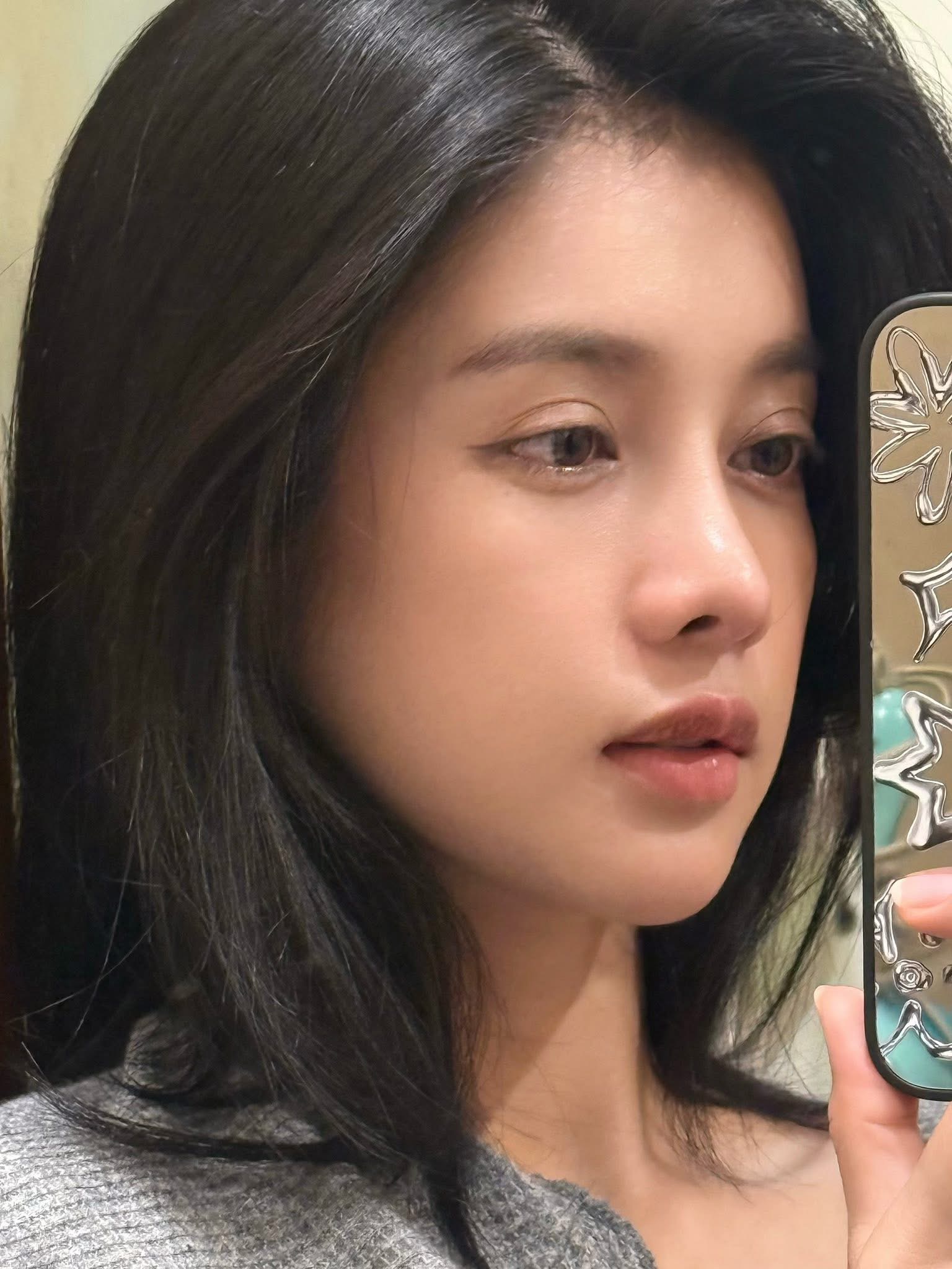 Trinh My Duyen Stuns Fans With No-Makeup Glow and Tiny Waist 9 Trinh My Duyen no makeup look