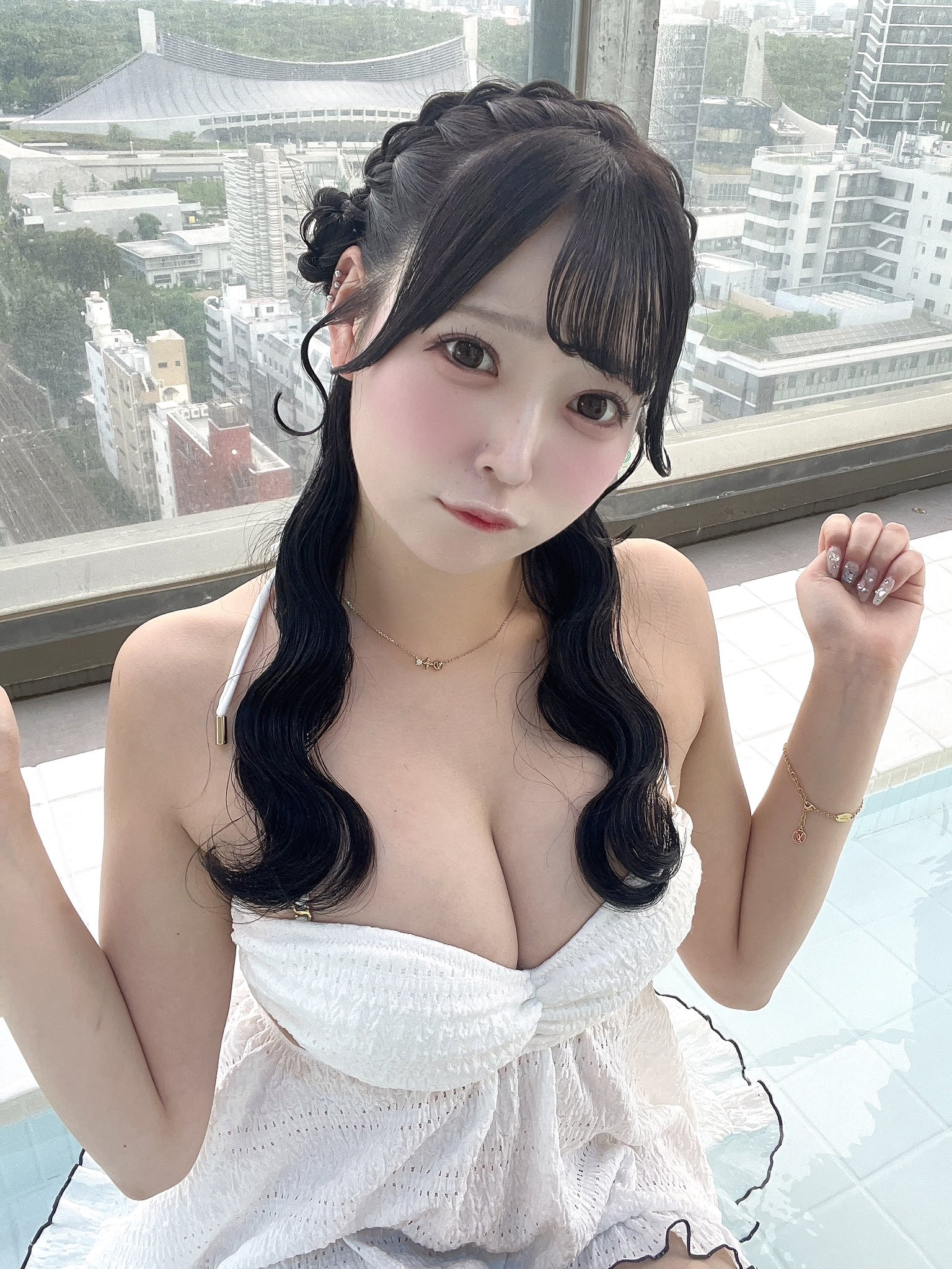 Shirosaki Yukia posing