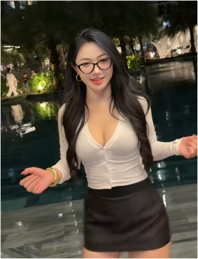 Trần Hà Linh Breaks Down Over Past Scandal Resurfacing 1 photo2025 07 1310 33 51 3 17523776541911396887745 1752383365384 175238336551787498210 1757392253673 1757392253912197935802 1757402773601 17574027739101785257271