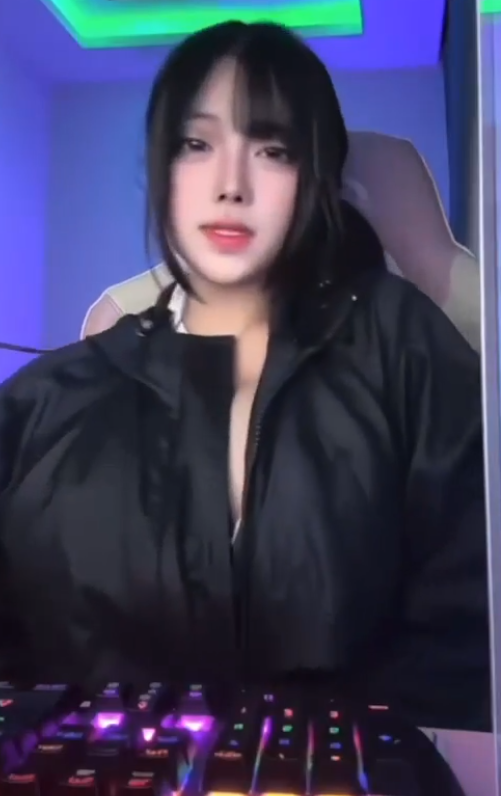 Pi Tiên Joins Viral Trend but Only for Her Hardcore Fans 3 Pi Tiên exclusive fan group video