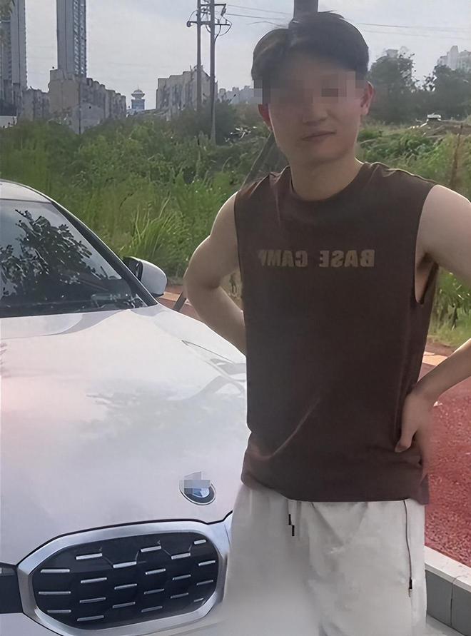 Guy Dumps Girlfriend Over 2 Billion Dong Dowry Demand, Buys BMW Instead 5 urlhttp3a2f2fdingyuews126net2f20252f09082f11a97256j00t29i1t0032d000ru011km 17573892240091124774860 1757392943186 1757392943445543855867