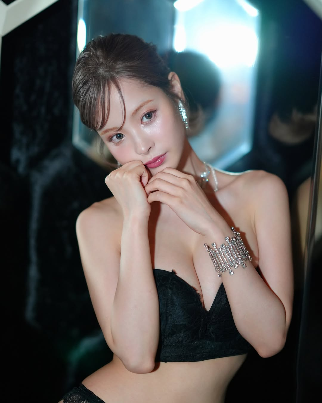 Momonogi Kana Announces Retirement After a Decade in the Spotlight 3 Momonogi Kana casual look