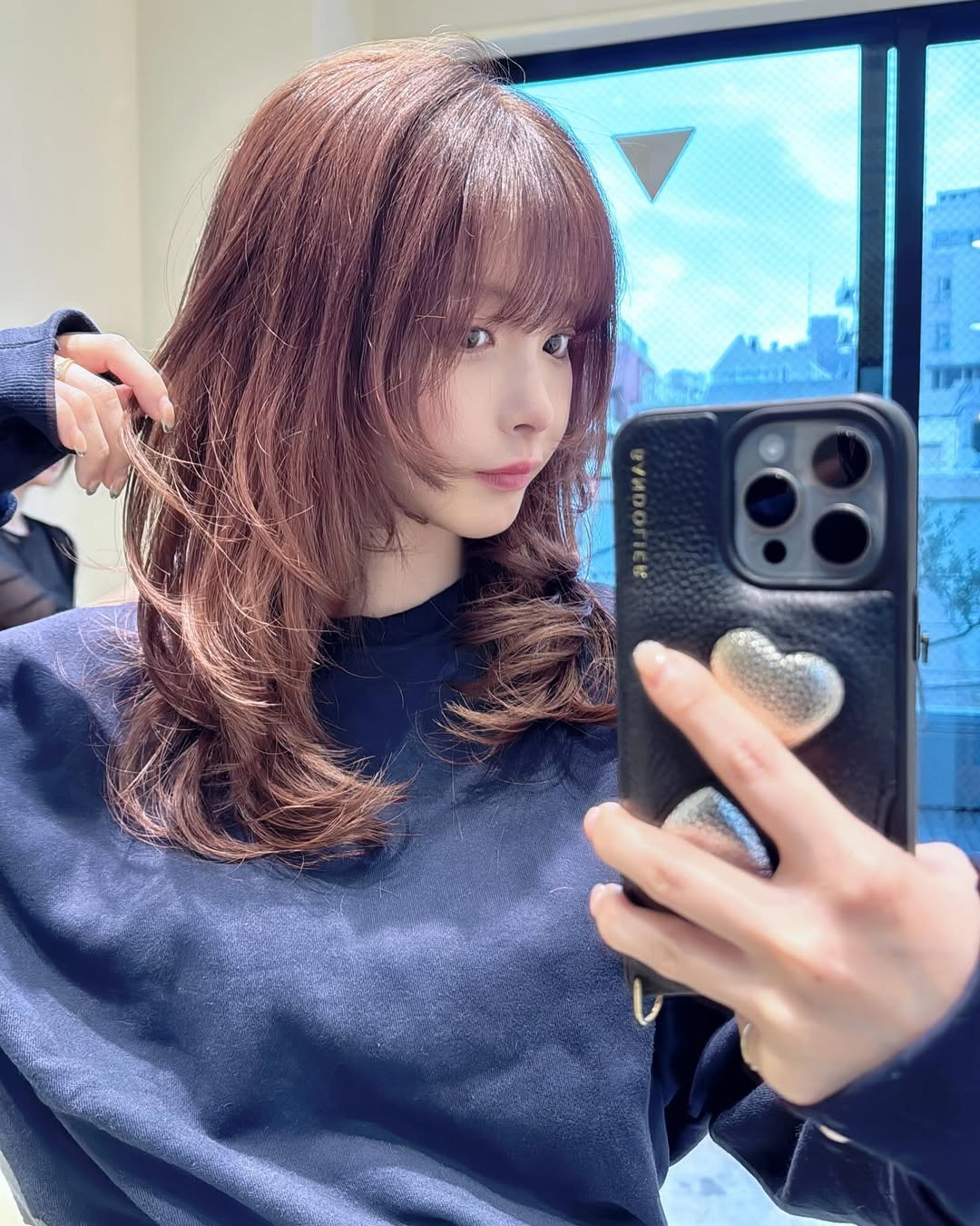 Momonogi Kana Announces Retirement After a Decade in the Spotlight 4 Momonogi Kana posing