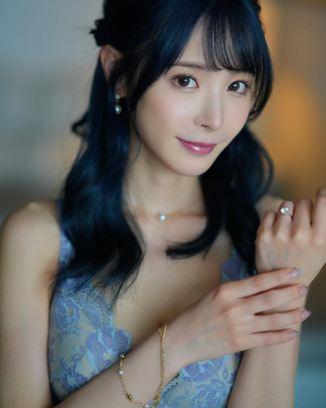 Momonogi Kana Announces Retirement After a Decade in the Spotlight 5 Momonogi Kana smiling in photoshoot