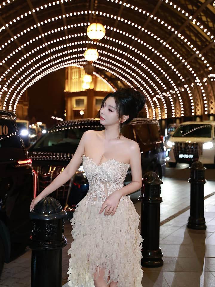 Yunicee.T33 enjoying luxury lifestyle
