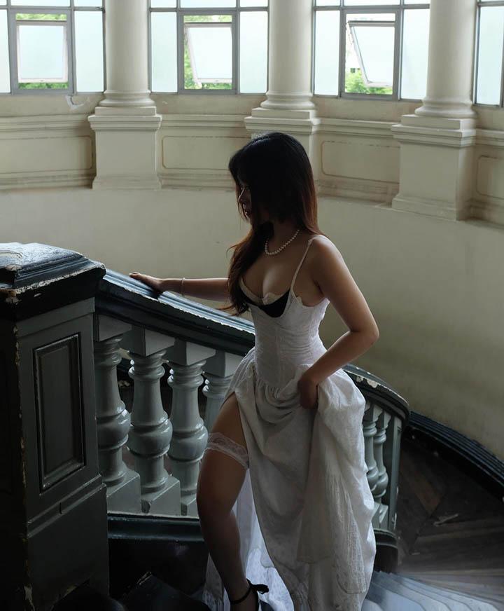 Quỳnh Anh in a stylish streetwear look