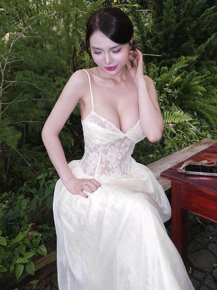 Thúy Vy flaunting her hourglass figure