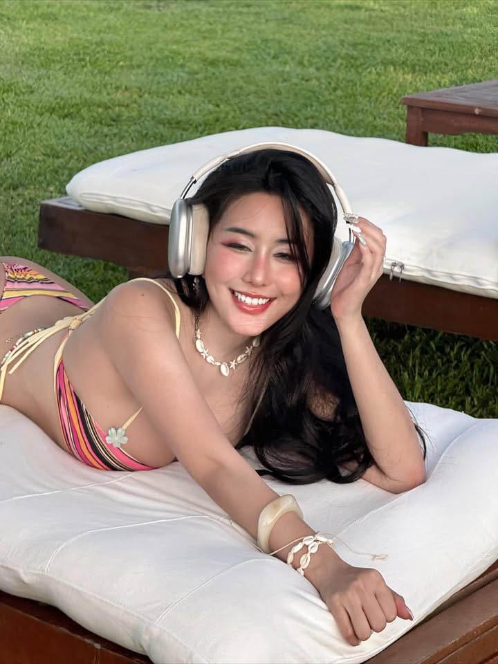 Ngoc Tran Stuns Fans with Summer Bikini Photos 4 Ngoc Tran smiling brightly