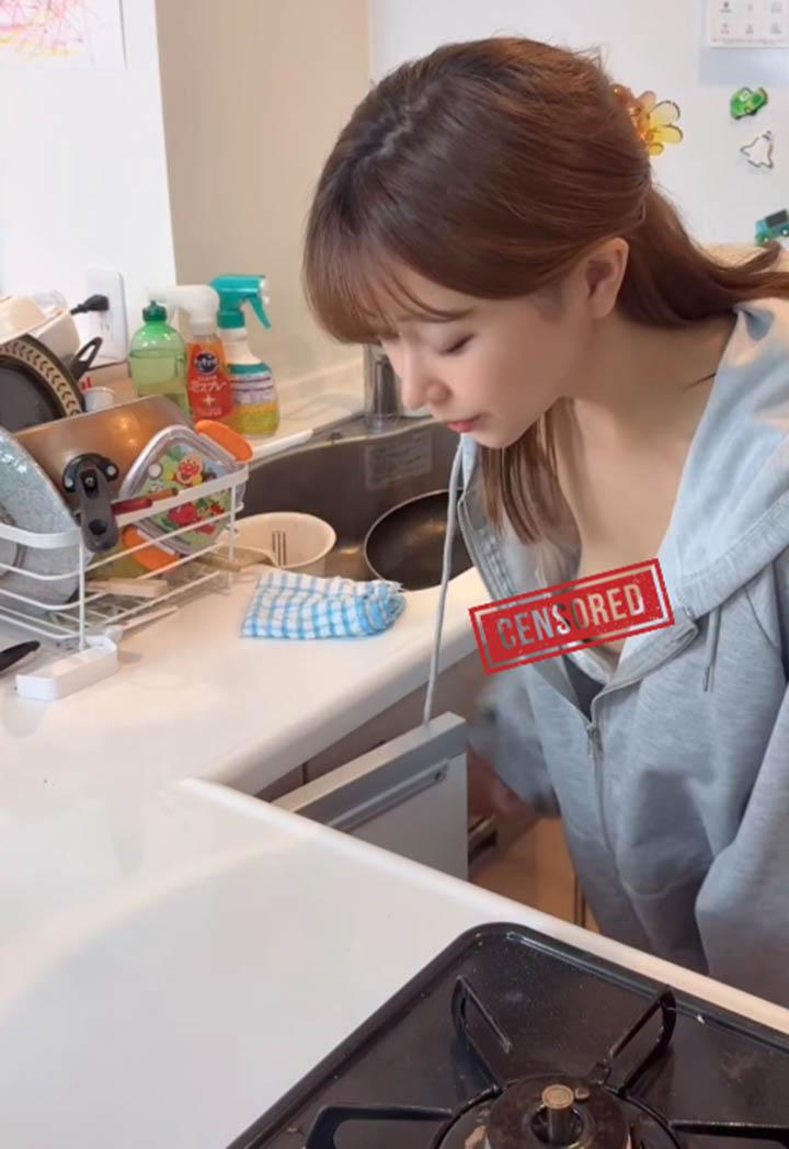 Saki preparing food
