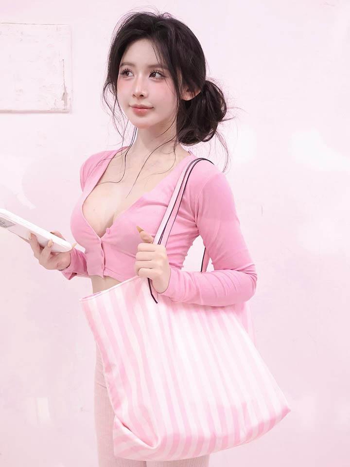 Nguyen Quynh Anh showcasing her chic style