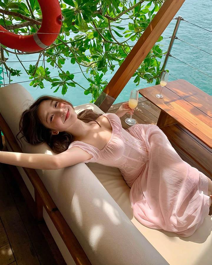 Ellen's long legs