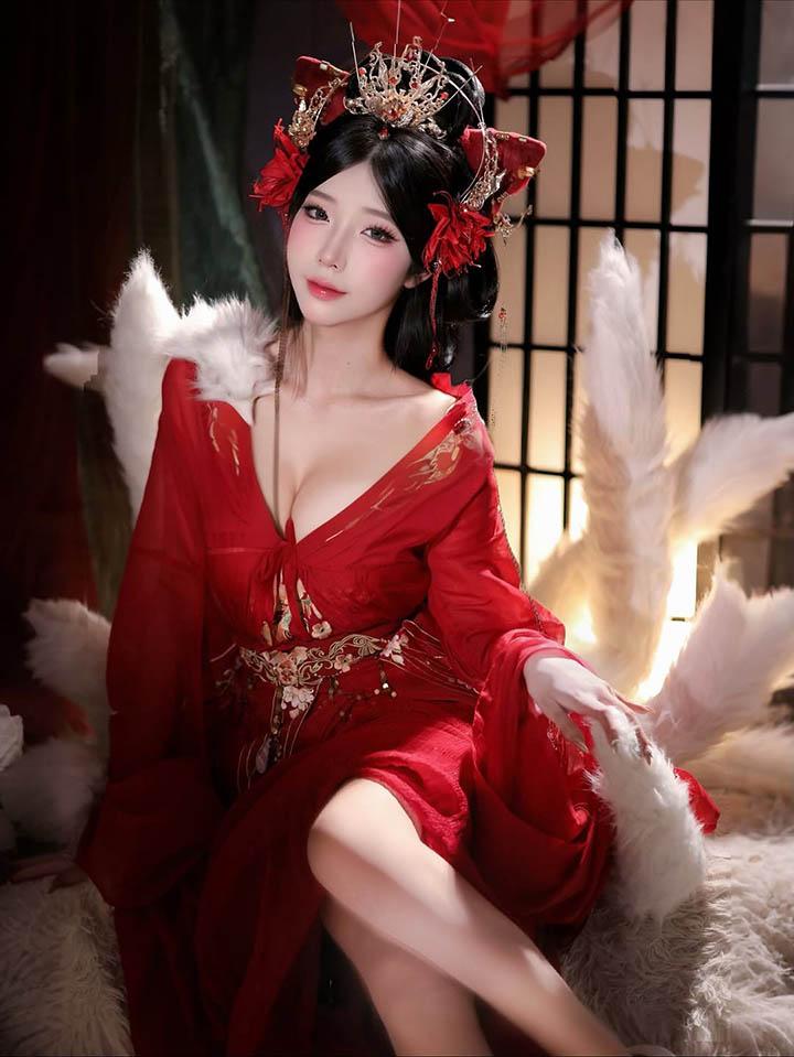 Ling with traditional hair accessories