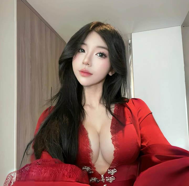 Ling in stylish crop top and skirt