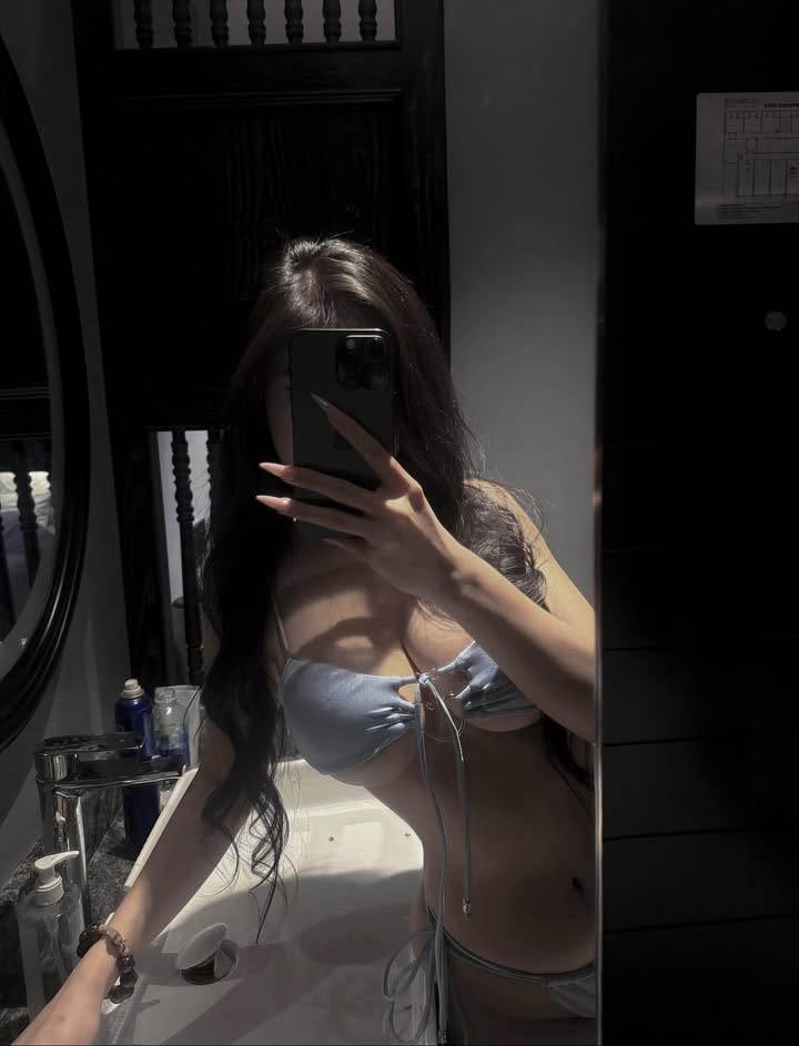 Nhi Uyên's sweet yet mature look