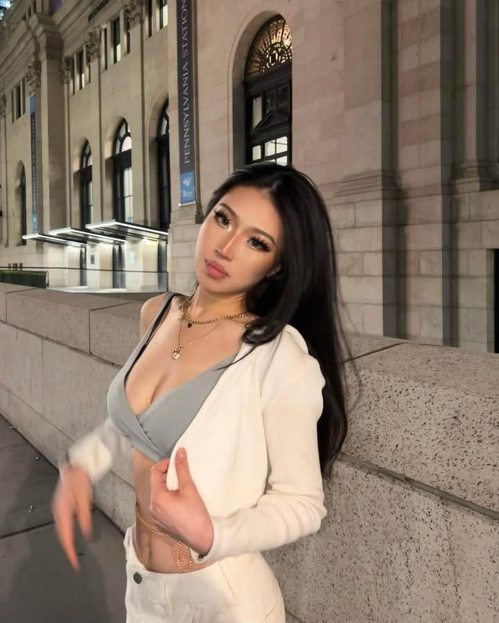 Nina Lin showing off her style on social media