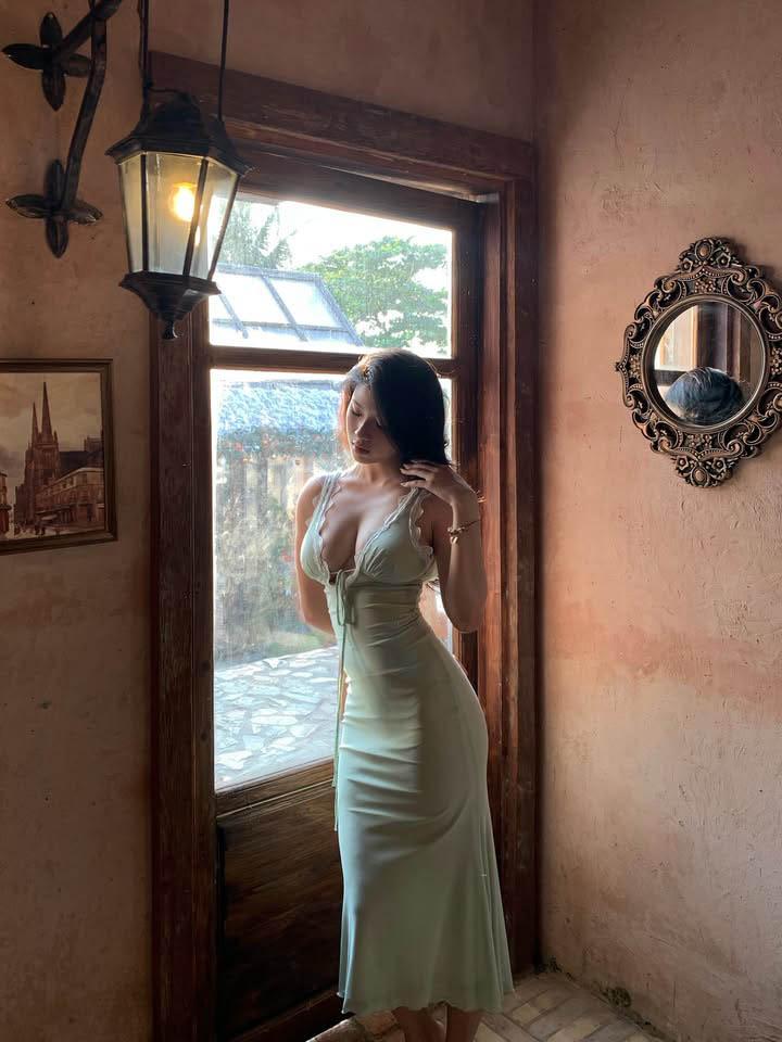 Diệp Phương Linh’s graceful silhouette