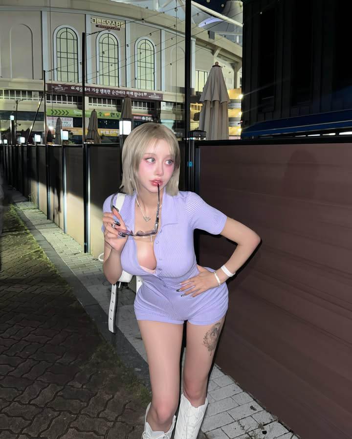 Kim Ga Rin fitness modeling