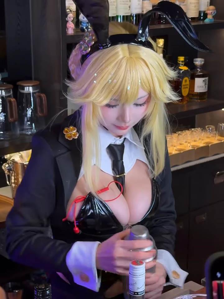Xiuxiumao mixing drinks