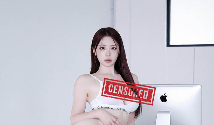 Ji Woo showing off her fit body