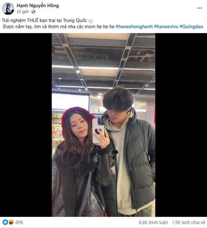 Hanee holding hands with boyfriend
