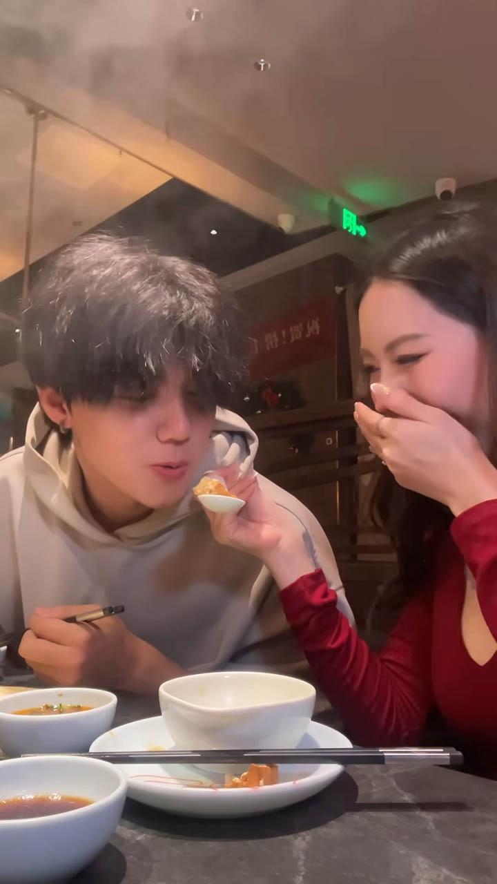 Hanee smiling with boyfriend