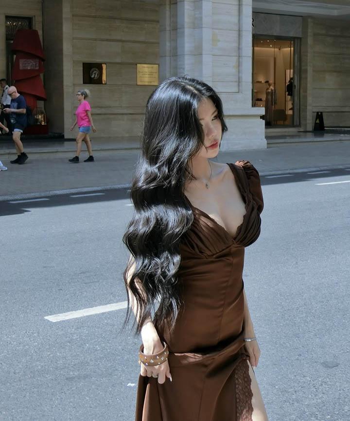 Mai Dora showing off her curves in a daring outfit