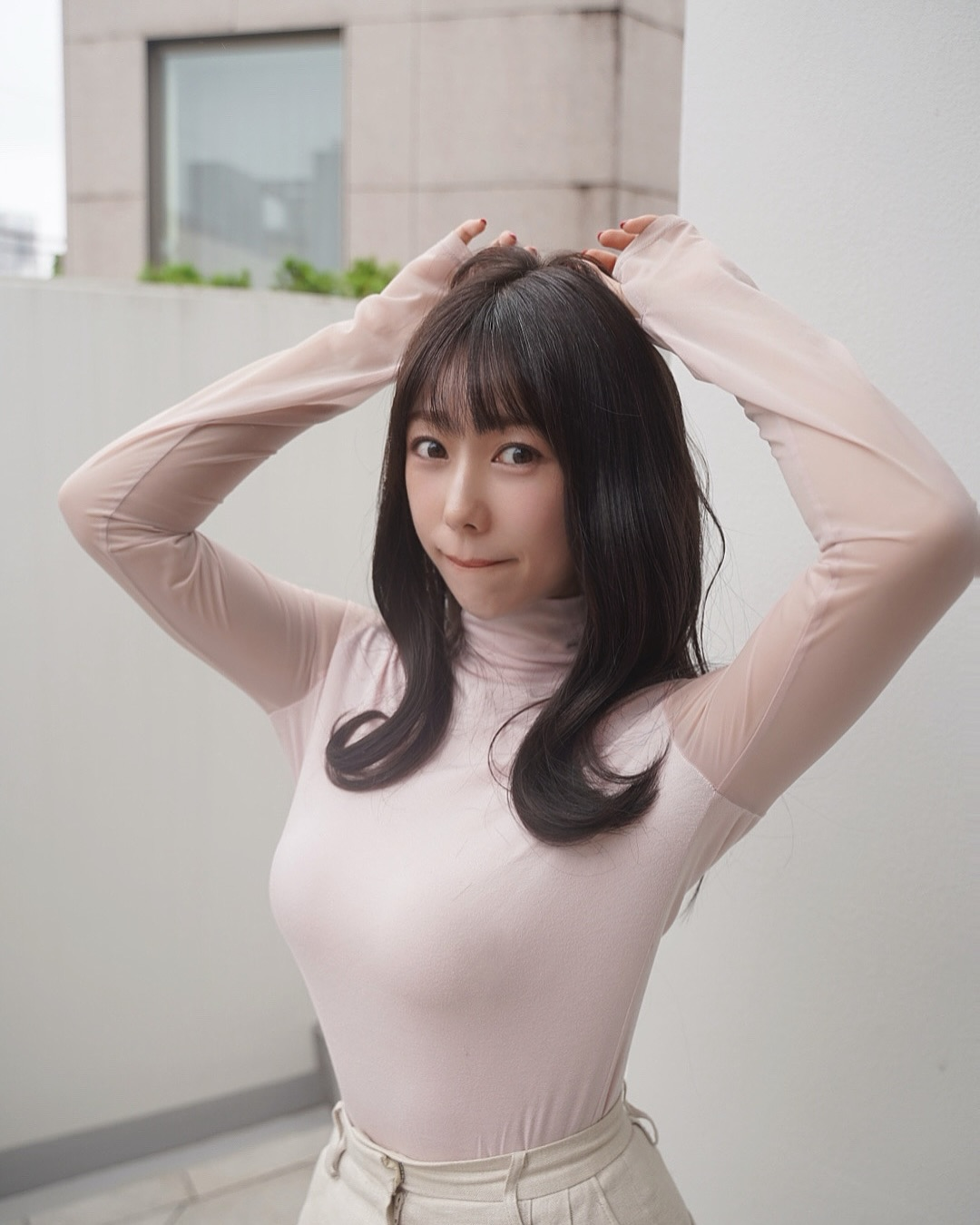 Horie Seika breaking bricks