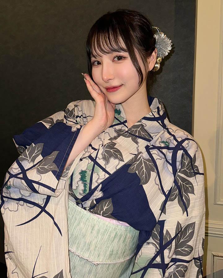 Ishikawa Mio performing