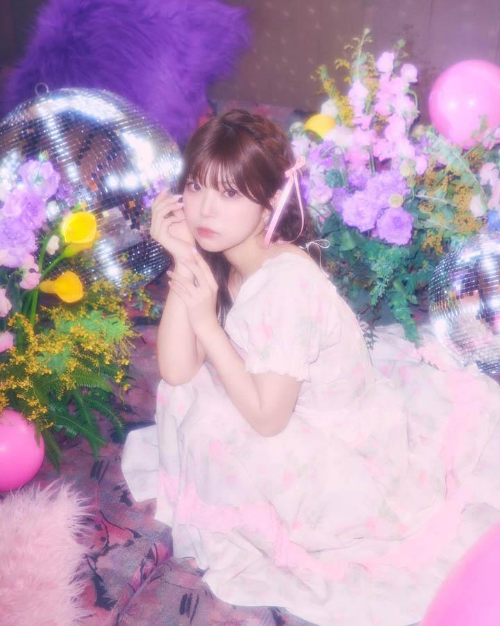 Sakura Momo provocative pose