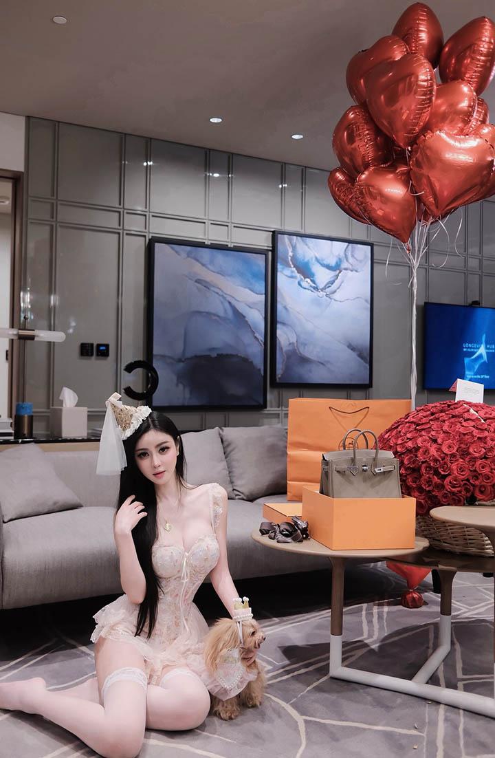 Phuong Khanh Ly glamorous portrait