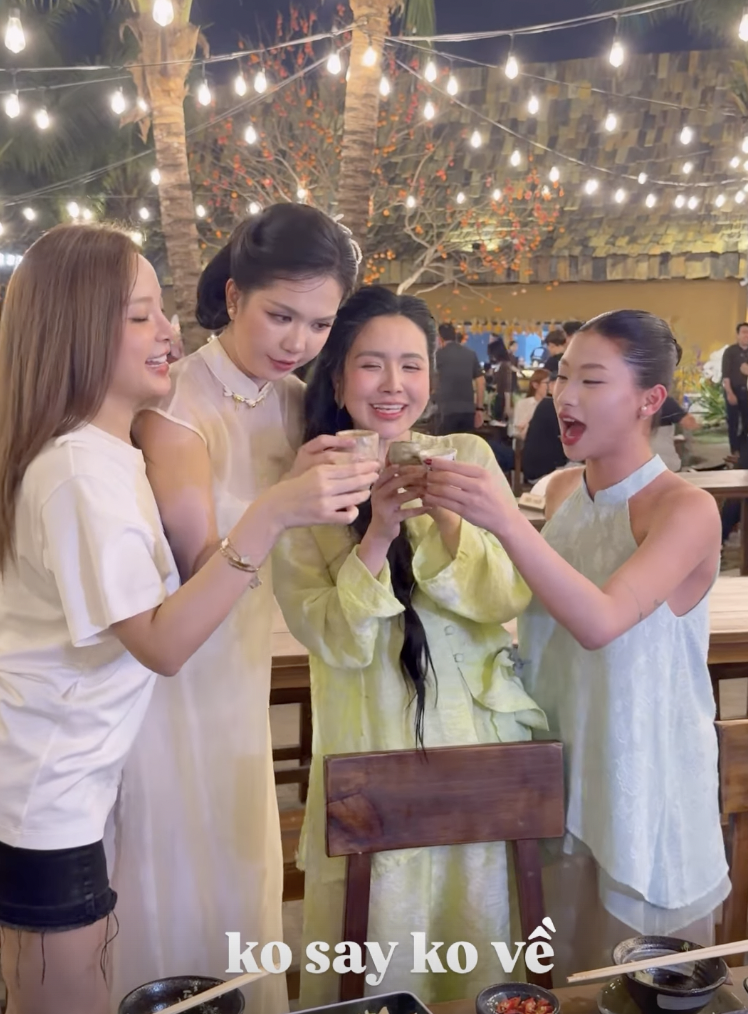 Louis Phạm cheers with Vietnamese stars - Photo 9. Louis Phạm cheers with Vietnamese stars - Photo 9.