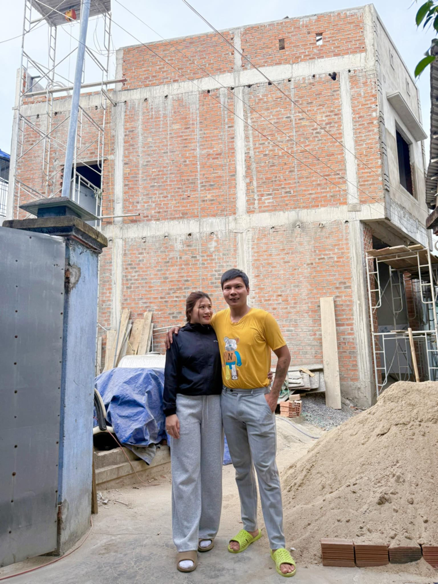 What’s the current situation with Lộc Fuho and his wife?