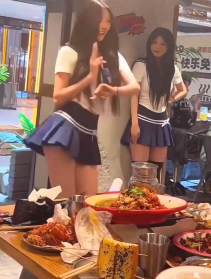 Controversy over dancers at hotpot restaurants