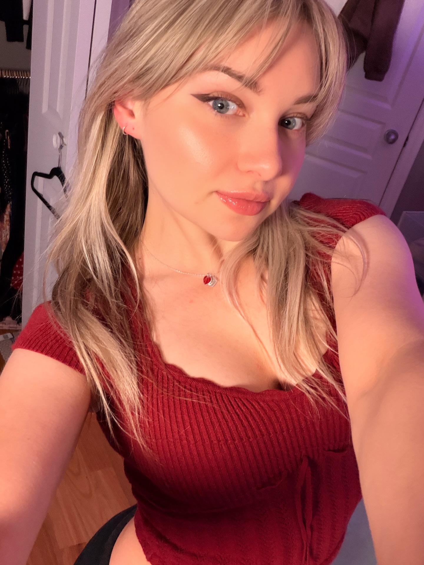 Streamer’s $2600 RTX 4090 Catches Fire Live on Stream 4 Streamer Jess reacting to hardware failure live