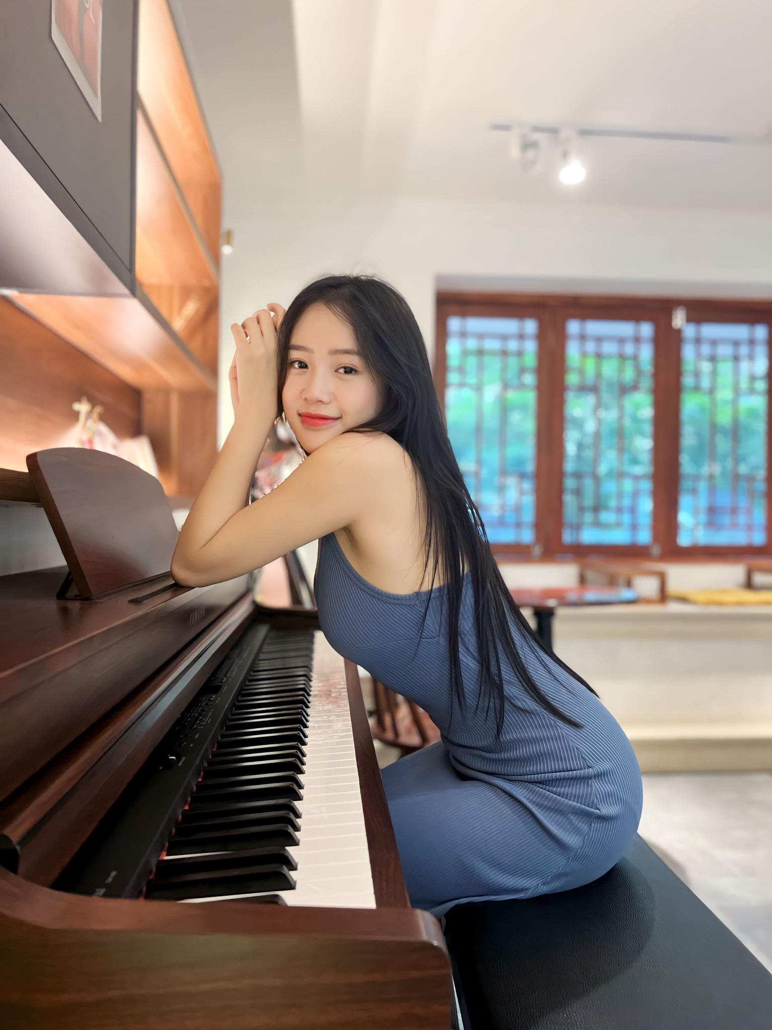 Mai Linh Zuto posing naturally