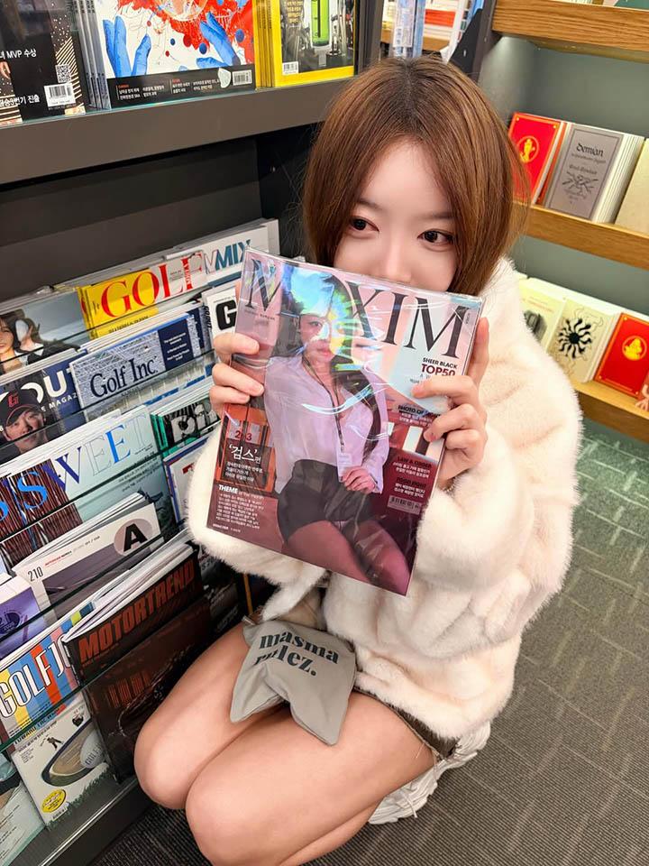 RiRi’s Office Look Becomes Korea’s Most Wanted Photo Set 1 RiRi in office attire