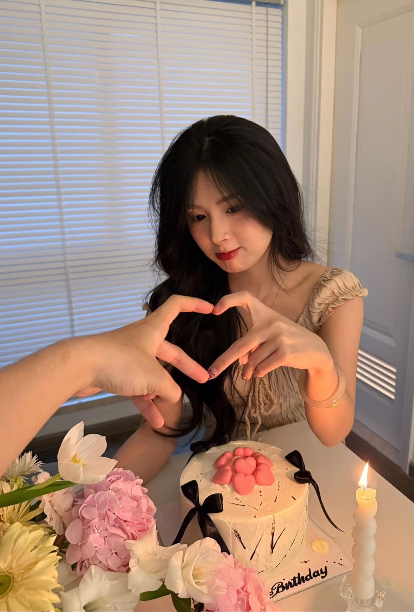 How Quỳnh Alee Handles Online Hate and Toxicity 7 Quỳnh Alee confident pose