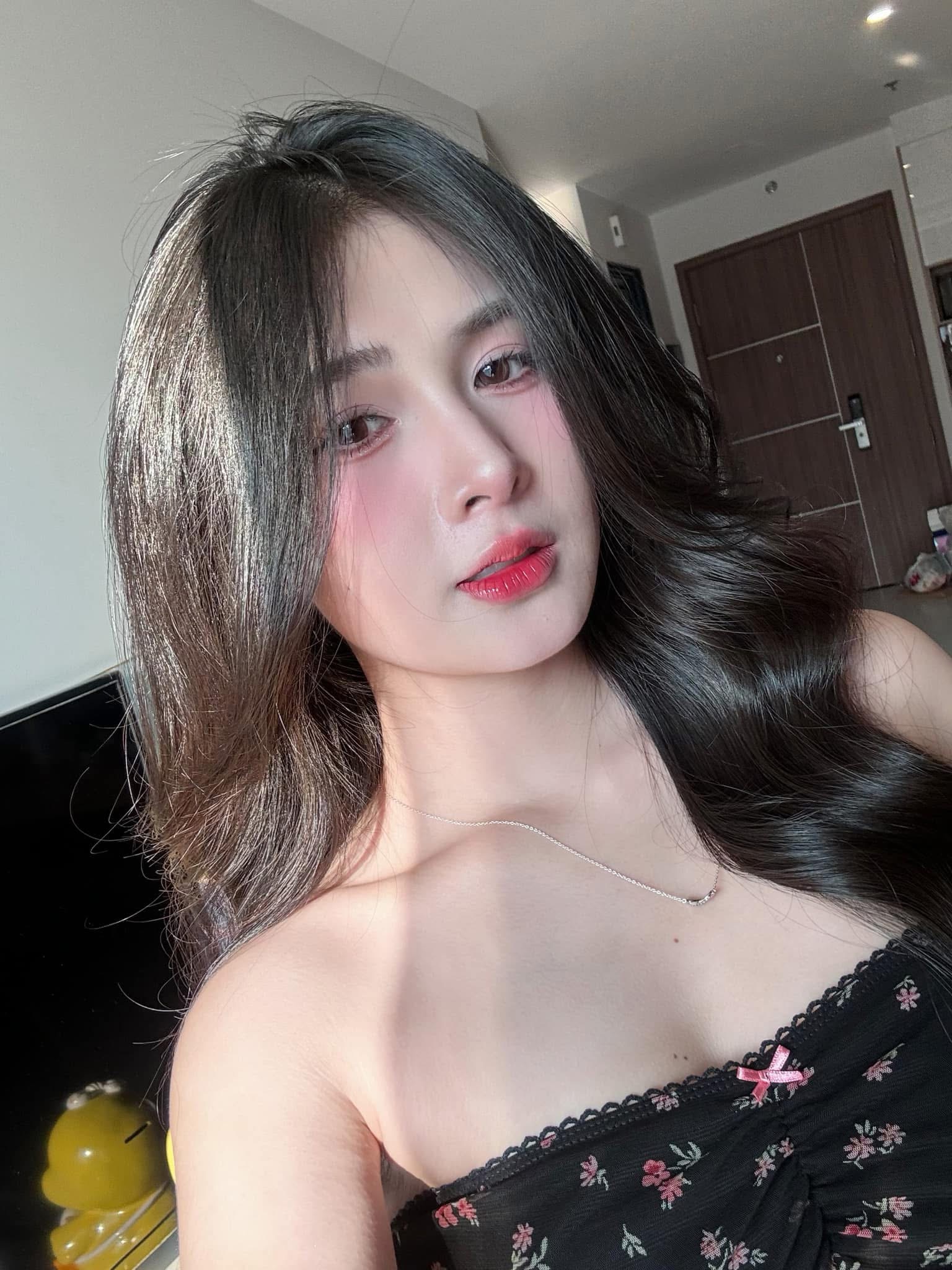 How Quỳnh Alee Handles Online Hate and Toxicity 3 Quỳnh Alee smiling brightly