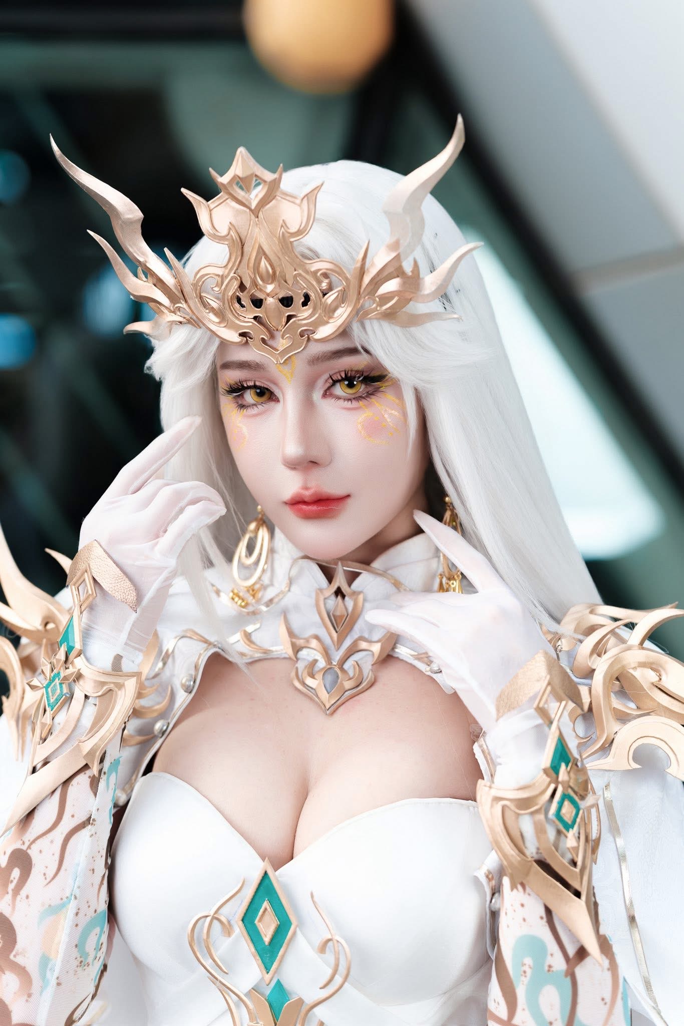Cosplayer Thiên Thy Wows Fans with Stunning Tru Tiên Look 4 Thiên Thy's detailed Tru Tiên costume