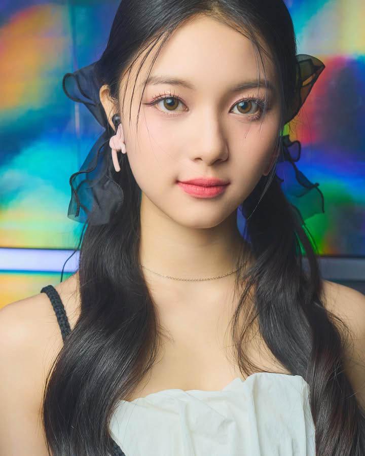 Hsu Yuan-Yuan posing for photoshoot