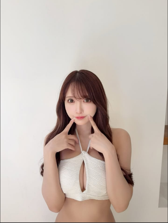 Yua Mikami’s New Bikini Pics Rack Up Tens of Thousands of Likes 3 Yua Mikami natural and confident look