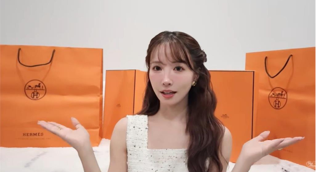 Yua Mikami Faces Backlash Over Past After Luxury Bag Unboxing 3 Yua Mikami luxury bag
