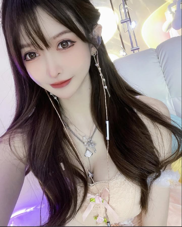 Streamer Wang Yushan Rejects $8K Fan Offer, Sparks Backlash 5 Wang Yushan's social media profile