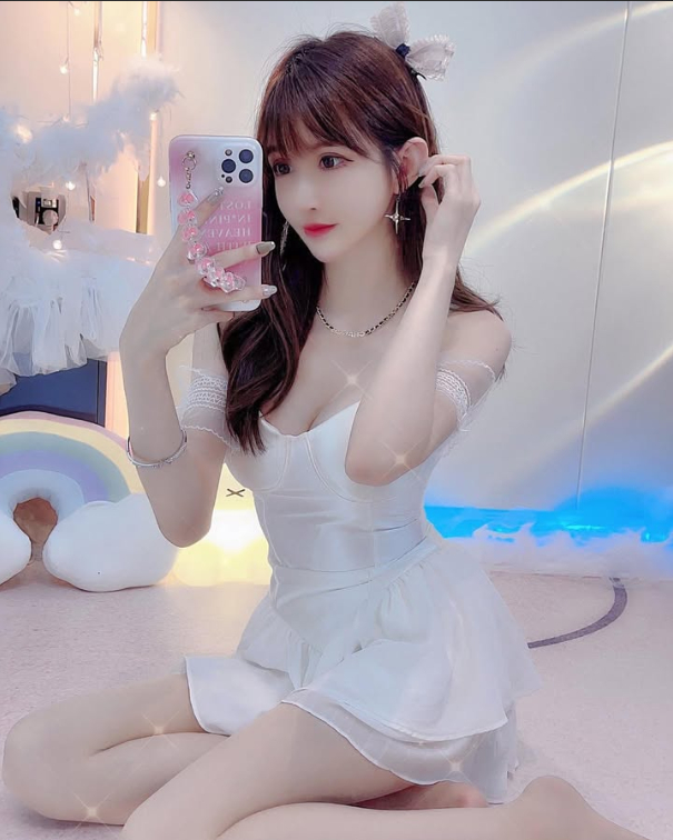 Streamer Wang Yushan Rejects $8K Fan Offer, Sparks Backlash 3 Wang Yushan livestream moment