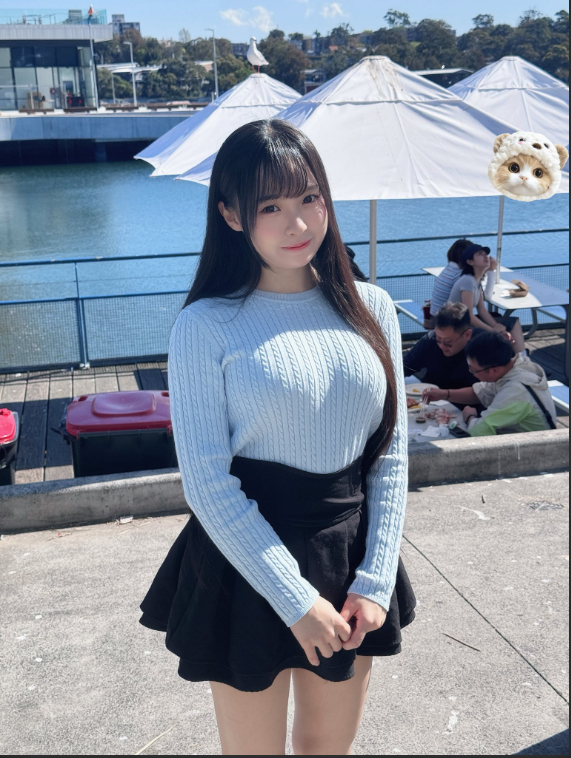 Qing Er posing confidently