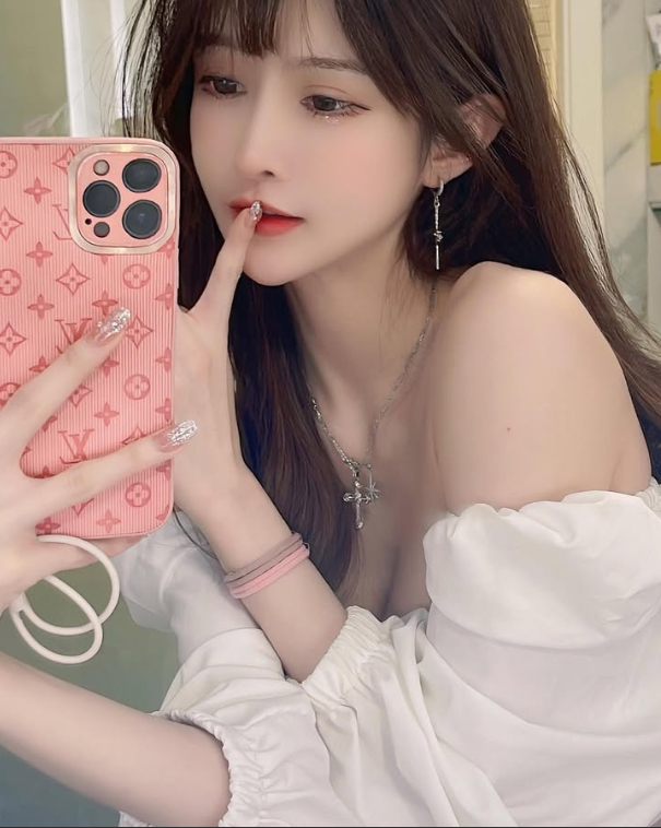 Streamer Wang Yushan Rejects $8K Fan Offer, Sparks Backlash 4 Fan gifts during Wang Yushan's stream